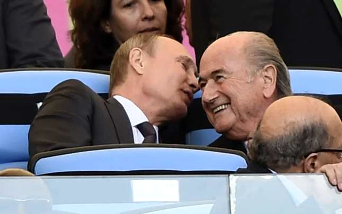Blatter (dreapta) se înţelege foarte bine cu Putin