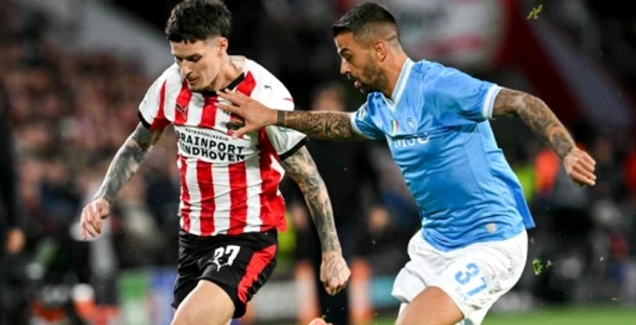 Dennis Man, stânga, a prins viteză la PSV și i-a chinuit pe fundașii de la Napoli