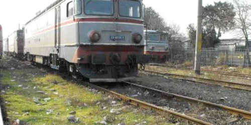 Iaşi: Locomotiva unui tren plin cu studenţi, care venea pe ruta Botoşani-Iaşi, a luat foc