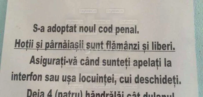 Anunţul a fost postat pe una dintre uşile de intrare în bloc. FOTO: citynews.ro