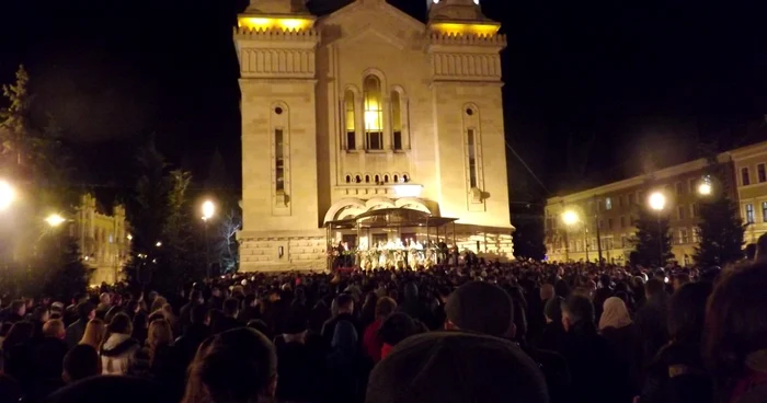 Mii de clujeni au participat la Slujba de Înviere. FOTO: Remus Florescu