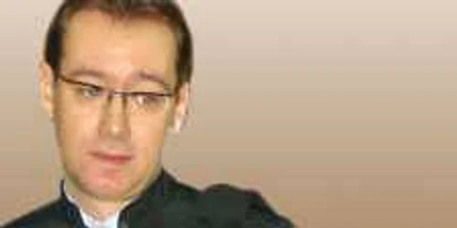 Chiuariu a fost surprins de reporterii „Adevărul“ la ieşirea din sala de judecată, la Tribunalul Bacău