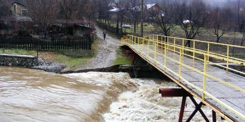 cod rosu de inundatii in mehedinti FOTO Corina Macavei 