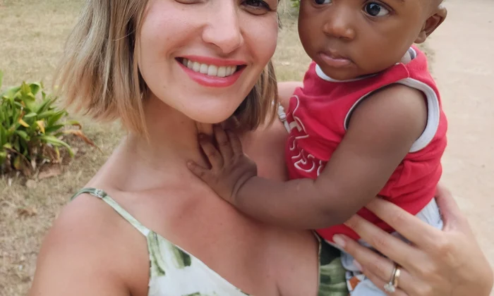 ela si un copil din africa
