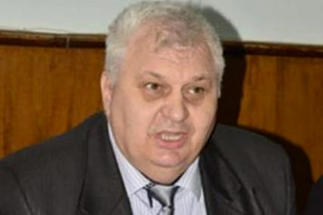 Ioan Poenar a vrut să dea sutana pe imunitate. Foto: Zhd.ro