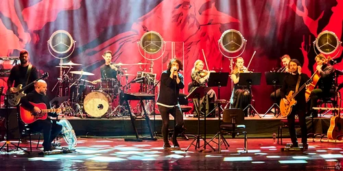Alternosfera  Theatroll  Corbul Troian  foto Emil Stoica 1 jpg