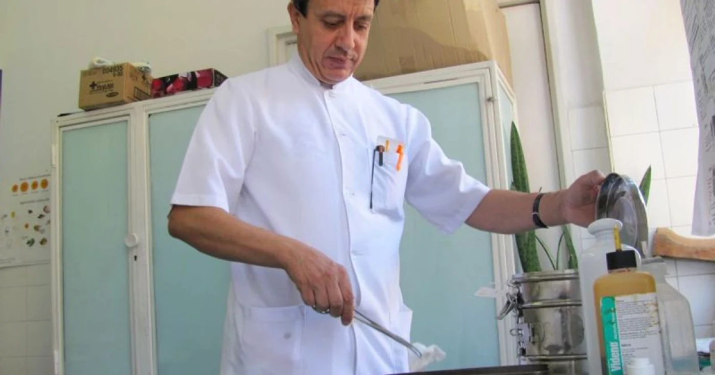 Dr. Jamal Kamel, din Siria, este medic la Secţia de Chirurgie şi Ortopedie Pediatrică a Spitalului Nr 1 din Craiova.