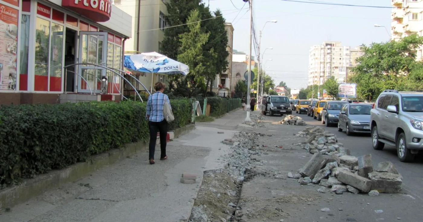 Strada Războieni, blocată parțial la intersecția cu strada I.S. Sturdza