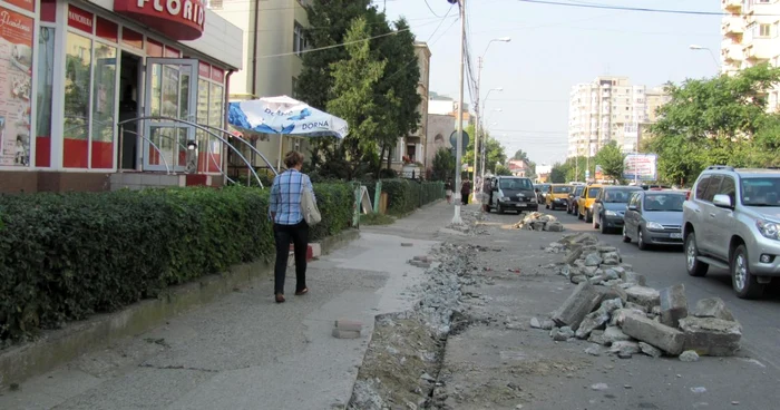 Strada Războieni, blocată parțial la intersecția cu strada I.S. Sturdza