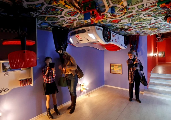 Casa cu sus-n jos (foto: Reuters)