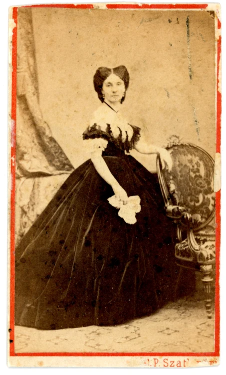 Elena Cuza (© Arhivele Naționale ale României, Colecția Documente Fotografice, F I, 963-1)