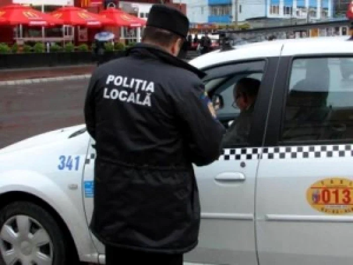 Poliţiştii locali se ocupă de ordinea şi liniştea publică. FOTOArhivă.
