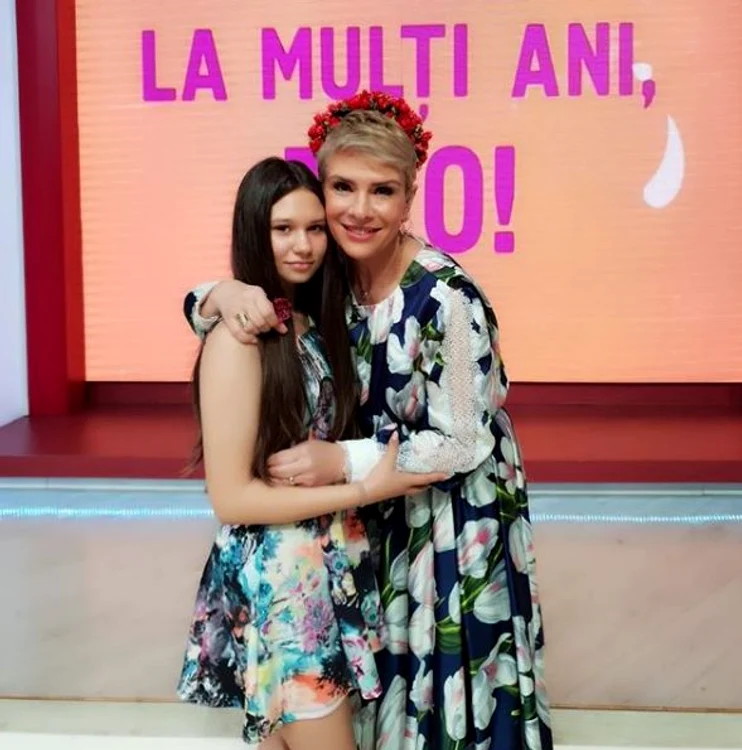 Teo este o mămică fericită, alături de fetița ei, Maia, în vârstă de 14 ani