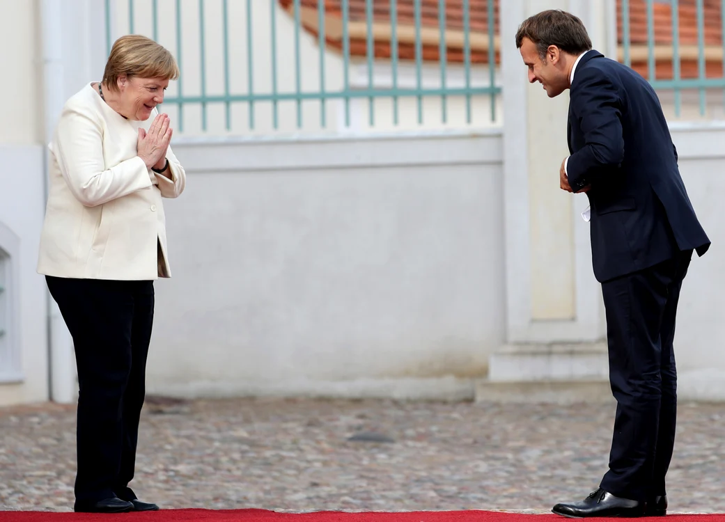 
    Angela Merkel s-a întâlnit cu Emmanuel Macron luni, 29 iunie, la Castelul Mesenberg, Berlinfoto: EPA-EFE  
