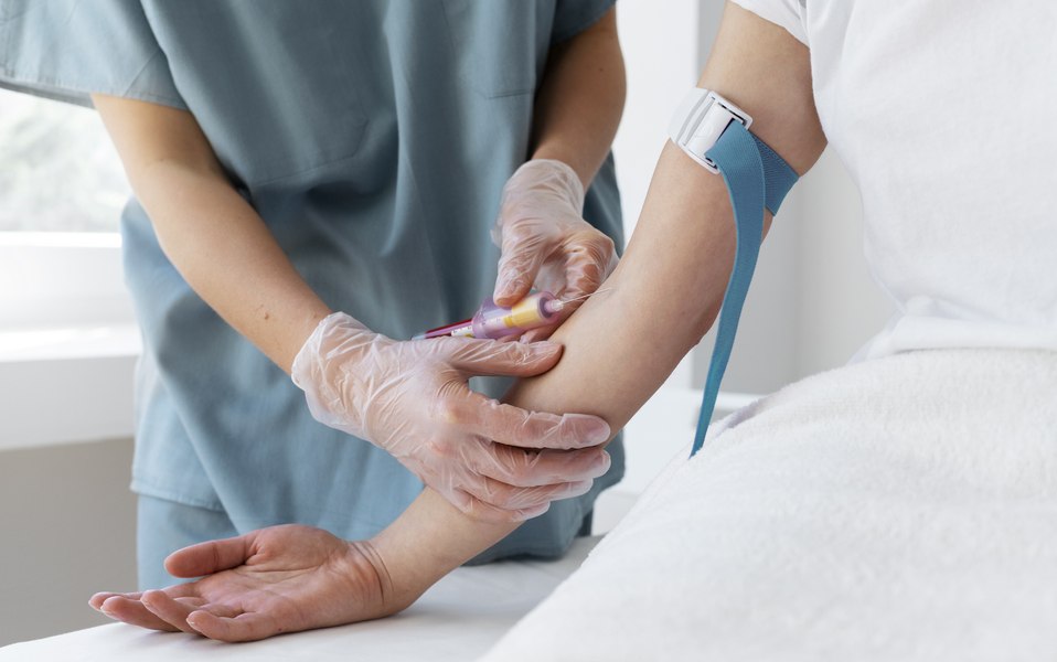 Aletta, robotul care automatizează recoltarea sângelui, testat în premieră într-un spital 