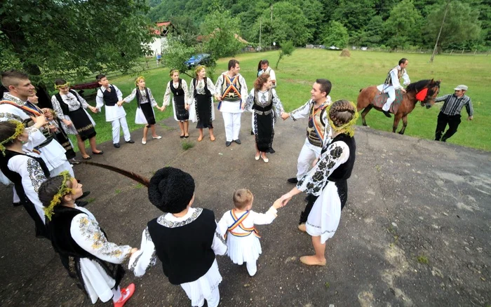 Sărbătoarea Sânzienelor. Foto: Primăria Boșorod.