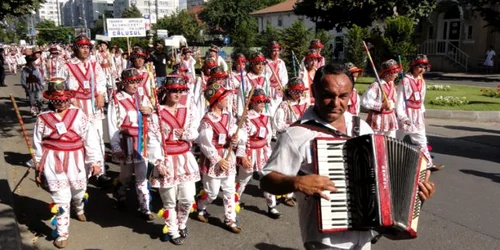 Căluşarii din toată ţara s-au reunit la Slatina