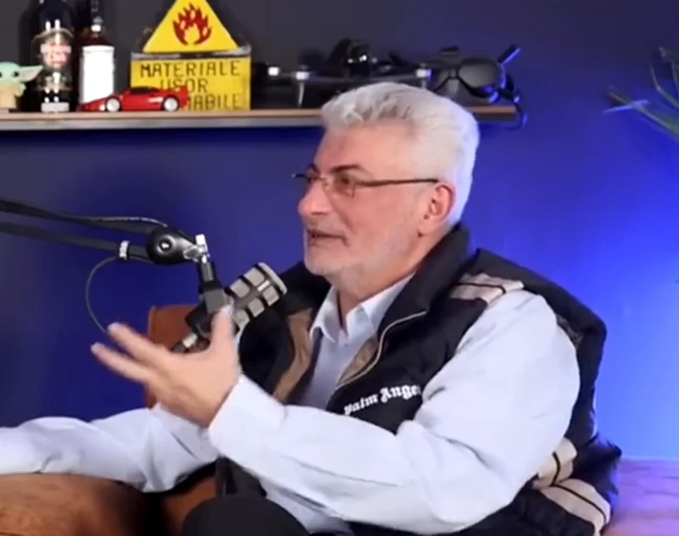 Silviu Prigoană vorbind la microfon