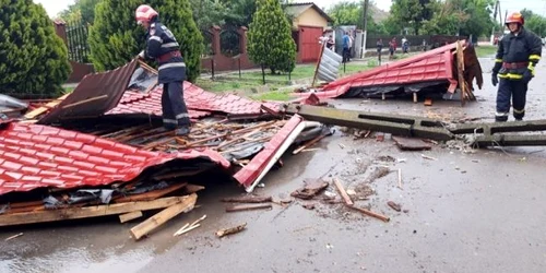 Acoperis scoala constanta smuls de vant