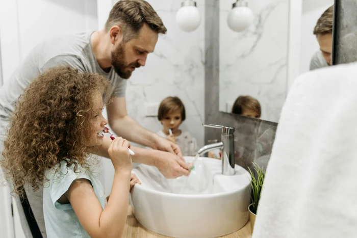 Educația stomatologică se face prin exemplu. FOTO: Pexels