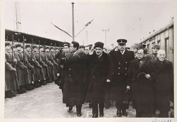 Foto: Kim Ir-sen în vizită la Moscova (primul din stânga), martie 1949. Sursa: Wikimedia Commons.