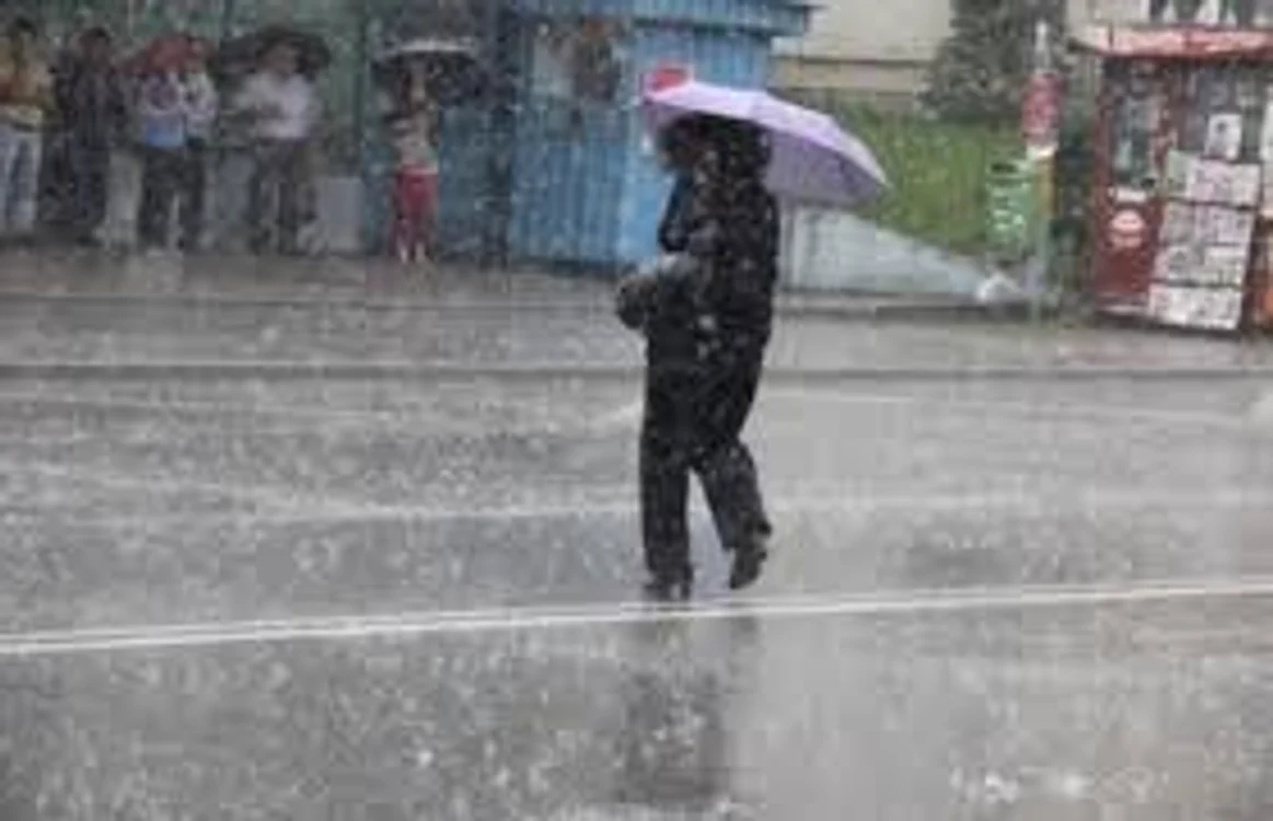
    În următoarele trei zile furtunile vor face ravagii în jumătatea de est  