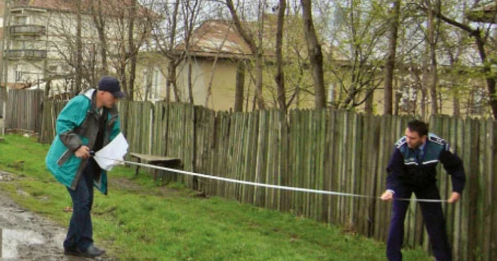Anchetatorii au făcut măsurători la locul incidentului
