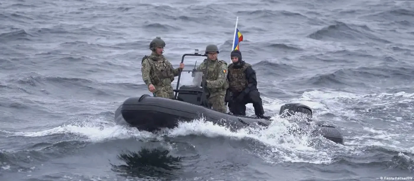 Militari români în căutarea minelor maritime în Marea Neagră (imagine din aprilie)