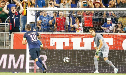Tătărușanu s a duelat în multe ocazii cu vedeta de la PSG, Ibrahimovic jpeg