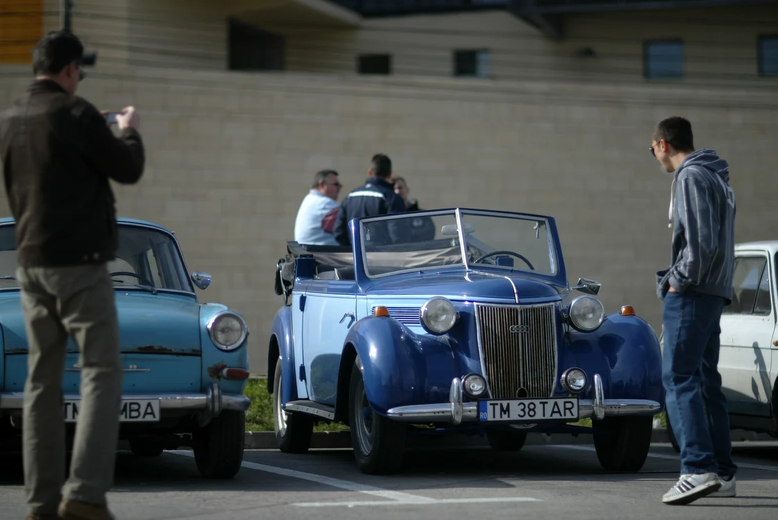 Colecţionarii şi-au scos maşinile la Parada de Toamnă 
