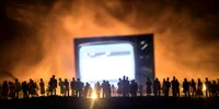 concept fake news dezinformare la TV foto shutterstock jpg