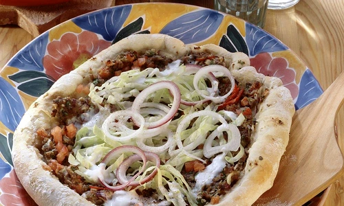 pizza turceasca cu carne de oaie jpeg