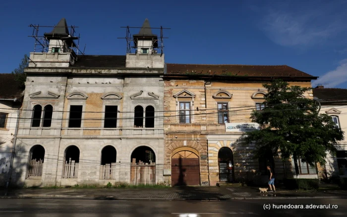 centrul vechi al hunedoarei si castelul corvinilor