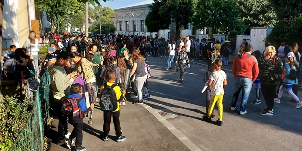 elevi prima zi olt