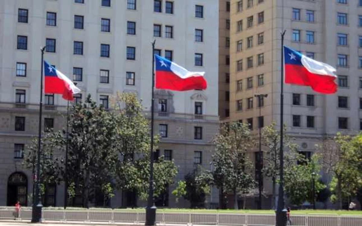 Steagul statului Chile FOTO chileinside.cl