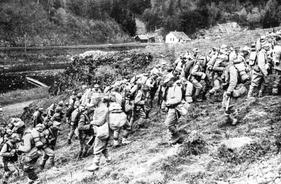 Soldati romani trec Carpatii prin Pasul Predeal spre Transilvania jpg jpeg
