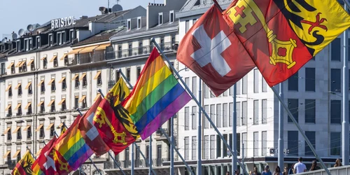 Mars pro-LGBTQ + la Geneva FOTO EPA-EFE