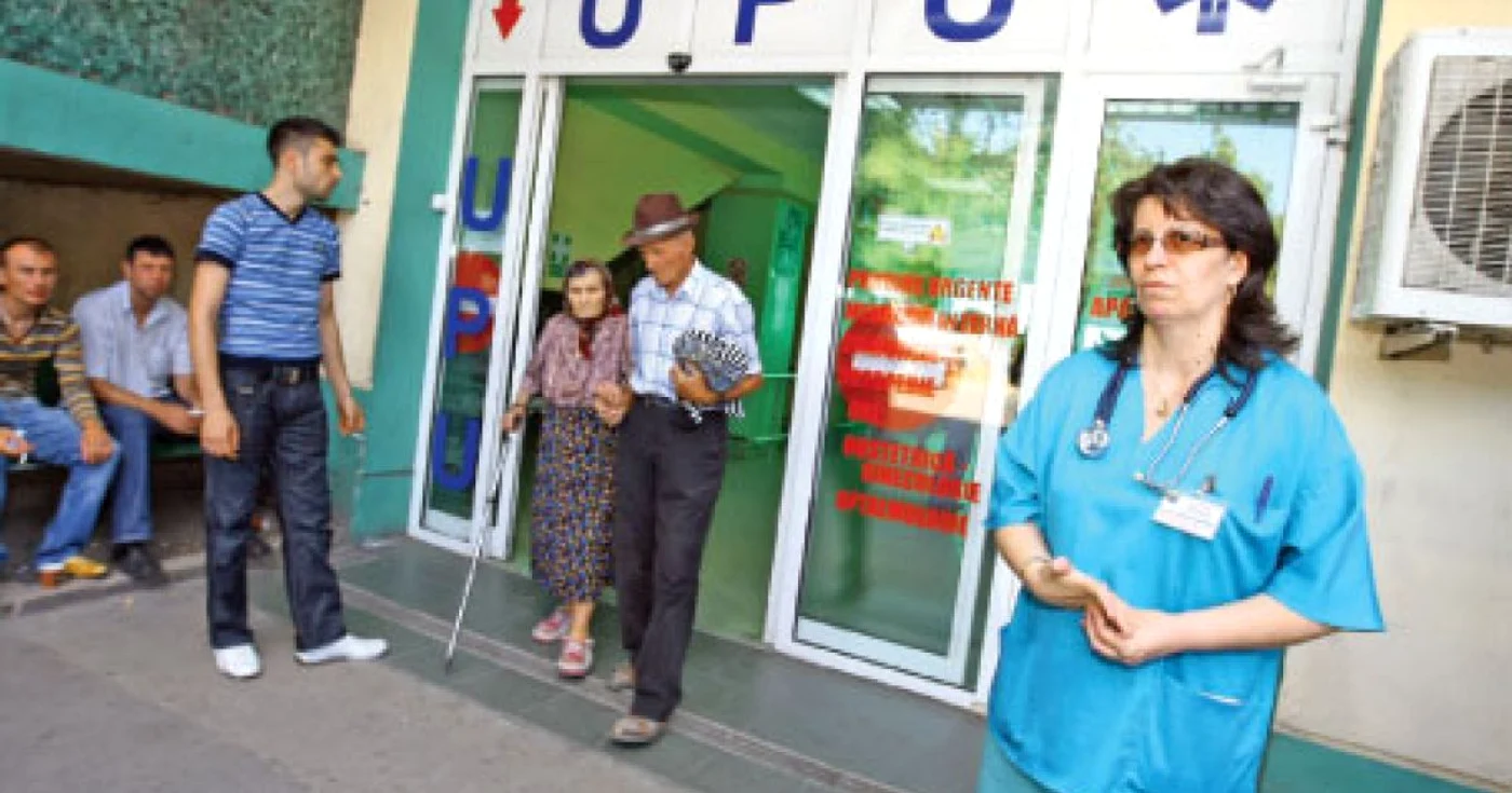 Cristiana Geormăneanu este nevoită să pună diagnostice  fără radiografii, după ce trei aparate s-au defectat  Foto: L. Nica
