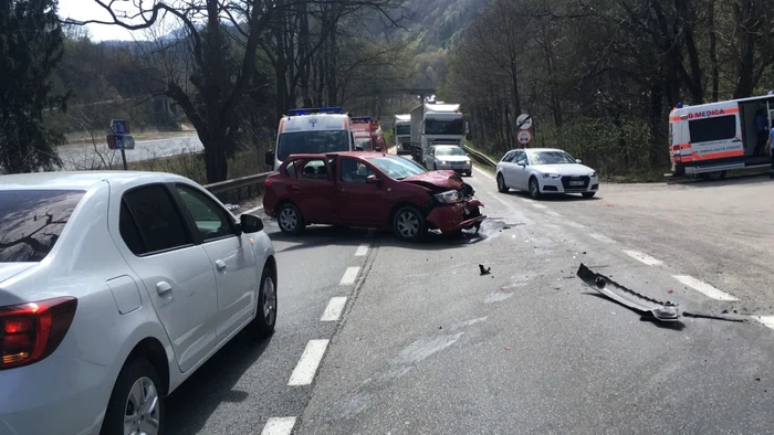 Accidentul de la Racoviţa - Vâlcea, de pe DN 7, Valea Oltului, Foto: Adevărul