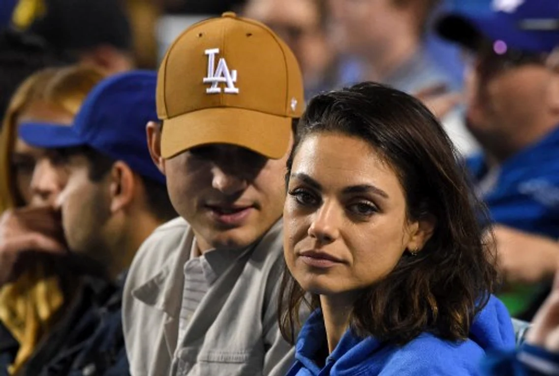 Mila Kunis și Ashton Kutcher 2 jpg