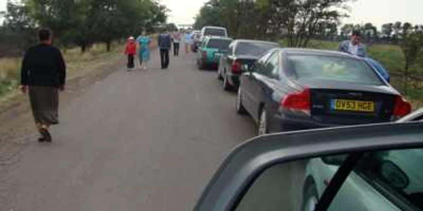 Moldovenii au găsit timp pentru plimbare stând în coadă la vamă