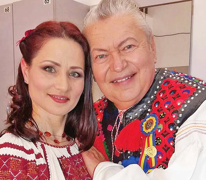 Constantin Enceanu se vopseşte şi îşi dă pe faţă cu cremă superhidratantă