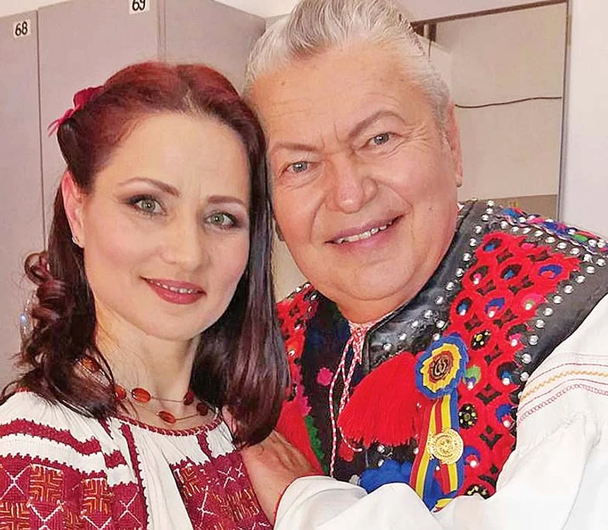 Constantin Enceanu se vopseşte şi îşi dă pe faţă cu cremă superhidratantă