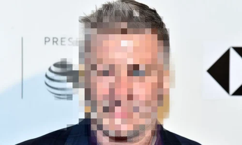 Alec Baldwin pixelat jpeg
