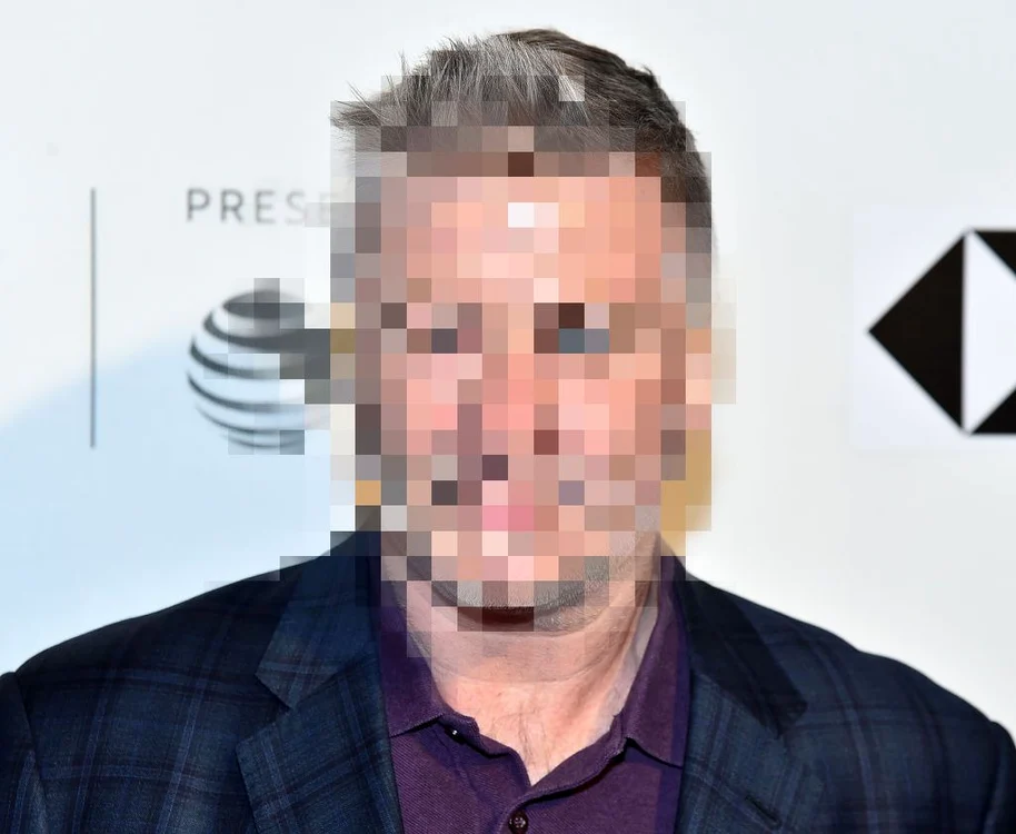 Alec Baldwin pixelat jpeg