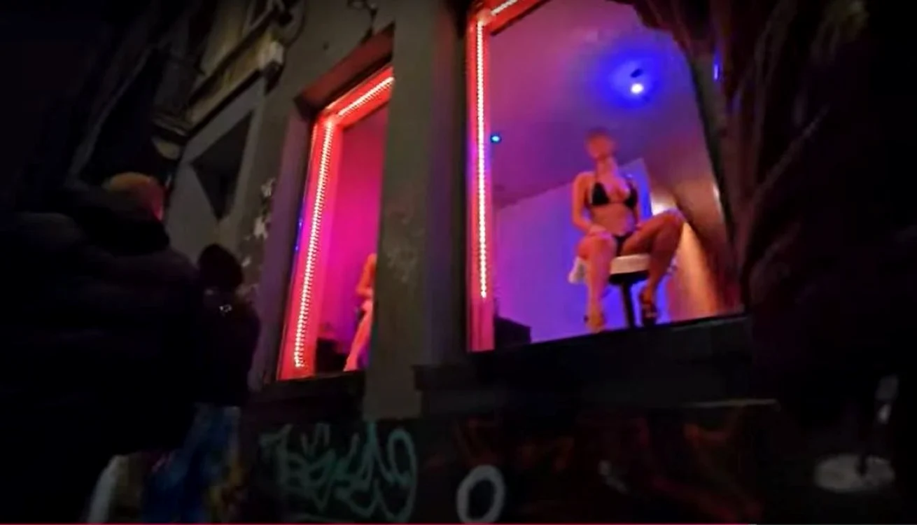 Prostituatele românce dintr-o mare capitală europeană, filmate de un vlogger celebru /foto: Adevărul