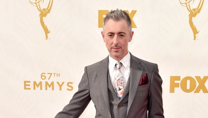 
    Allan Cumming (50 de ani) a purtat «crocs» la premiile Emmyfoto: Getty  