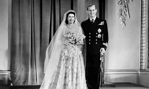 Fotografie de arhivă, din 20 11 1947 cu Prințesa Elisabeta (mai târziu Regina Elisabeta a II a) și Lt  Philip Mountbatten, la Palatul Buckingham, după ceremonia nunții lor, Profimedia 0604356755 jpg