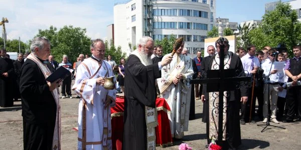 IPS Andrei Andreicuţ a pus, în urmă cu o lună, piatra de temelie la viitorul complex de pe strada Coastei