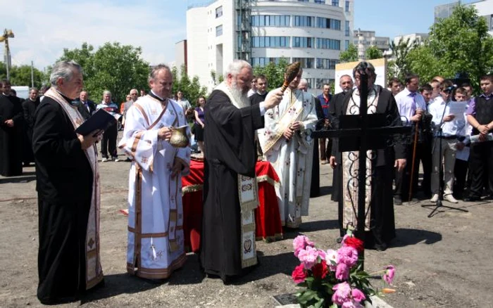 IPS Andrei Andreicuţ a pus, în urmă cu o lună, piatra de temelie la viitorul complex de pe strada Coastei